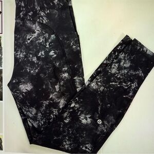 Lululemon women’s Black and White Patterned Leggings